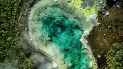 «В этом озере можно свариться»: фото опасного водоема на Итурупе показали в соцсетях
