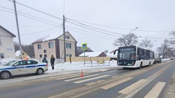 В Южно-Сахалинске немолодую женщину сбили при свете дня прямо на пешеходном переходе