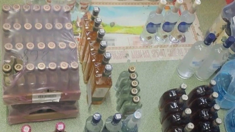 Продавца нелегального алкоголя в Южно-Сахалинске вычислили по камерам