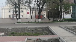 Столб пыли подняли коммунальщики в центре Александровска-Сахалинского
