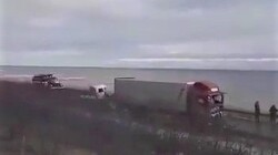 Водитель грузовика погиб при лобовом столкновении на Сахалине. Видео