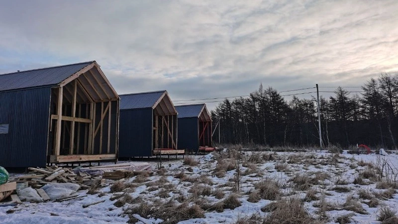 Гостевые дома в стиле «барнхаус» откроют в Корсаковском районе летом 2025 года