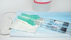 «Должен быть выбор». Добровольные прививки от ковида для детей поддержали врачи и депутаты Сахалина