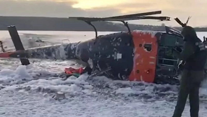 Обломки вертолета после крушения на Пике Чехова уберут по решению суда