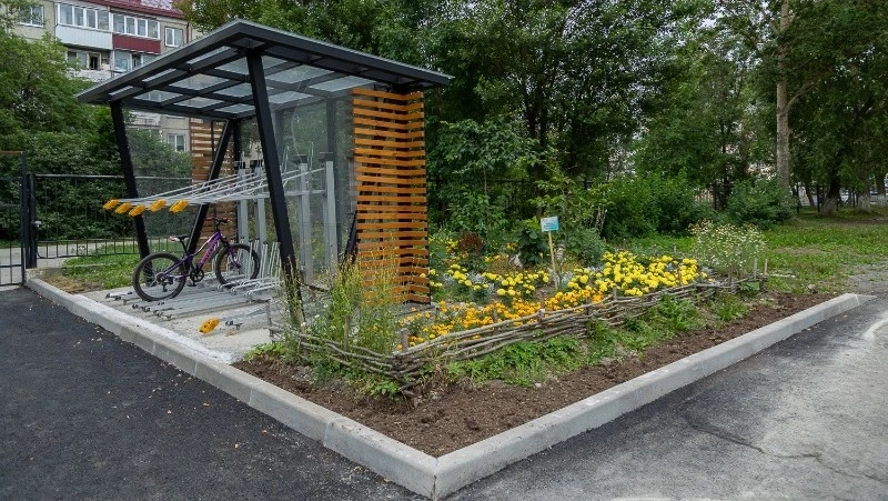 Предприниматели Южно-Сахалинска подарили городу концерт, клумбы и тротуары