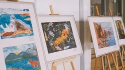 Выставку работ детей с ограниченными возможностями открыли в аэропорту Южно-Сахалинска 