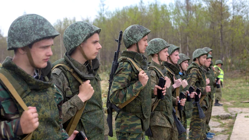 Анивские школьники пожили в боевых условиях