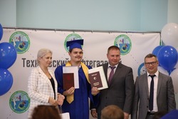 Студенты получили сразу два диплома в нефтегазовом институте Сахалина