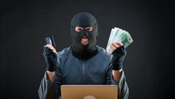 Четыре жителя Сахалина отдали телефонным мошенникам более 5 млн рублей 