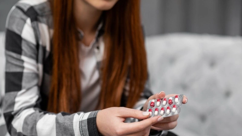 Женщина выпила 20 таблеток успокоительного перед полетом на Сахалин и чуть не лишилась жизни