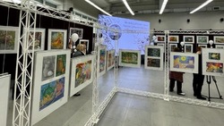 «Обретая крылья»: выставка выпускников художественной школы прошла в Южно-Сахалинске
