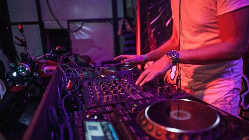 9 марта — Всемирный день диджея. На Сахалине есть свои яркие персонажи