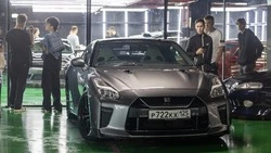 Рев моторов, блеск хрома и детский восторг: в Южно-Сахалинске открыли сезон автовыставок