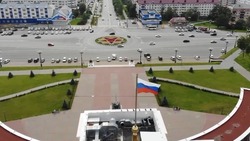 Сергей Надсадин поздравил жителей Южно-Сахалинска с Днем Государственного флага РФ