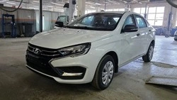  Двое пострадавших на производстве сахалинцев получили новые Lada Vesta