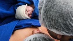 Будущие мамы ищут возможность заплатить врачам за роды на Сахалине