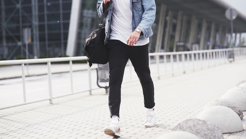 В Китае работника уволили за прогулку во время больничного, он обратился в суд