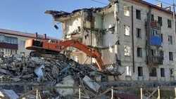 Снос «дома со стрижами» начали в Углегорске