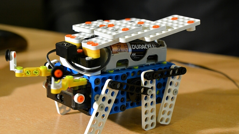 Конструировать роботов научились сахалинские педагоги