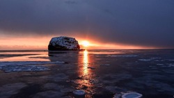 Жителям Сахалина показали красивые снимки бухты Тихой в зимнем одеянии 