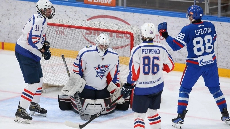 «Сахалинские акулы» потерпели крупное поражение в «Хоккейном городе»