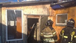Частный дом спасатели тушили полтора часа в Южно-Сахалинске