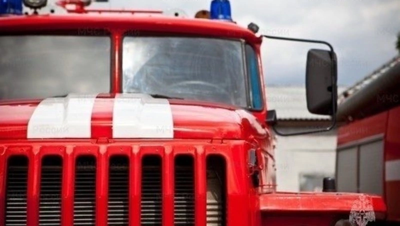 Огонь охватил гараж на площади 36 квадратных метров в Анивском районе 