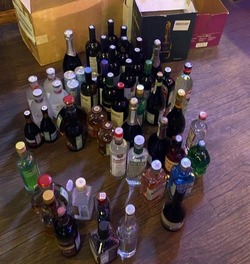 Более 50 бутылок алкоголя без лицензии нашли в баре Южно-Сахалинска