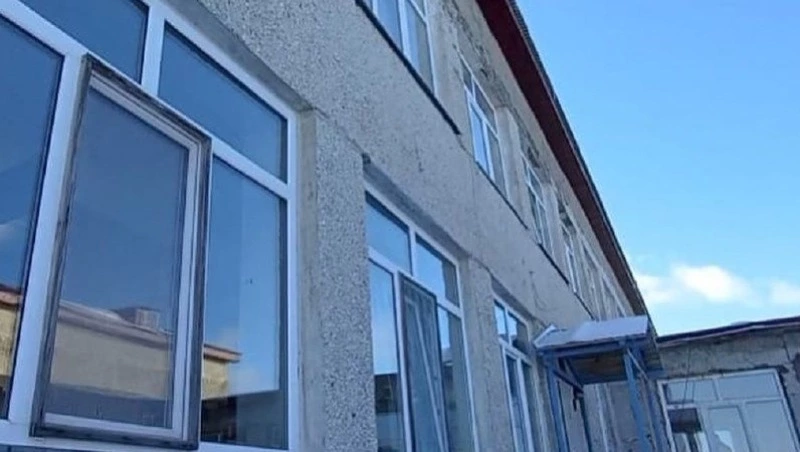 В селе на юге Сахалина отремонтируют фасад школы 