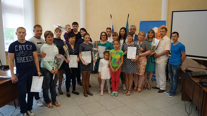 Молодые семьи получили сертификаты на жилье в Корсакове