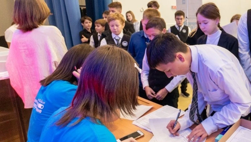 Юные сахалинцы проголосовали за президента своей школы