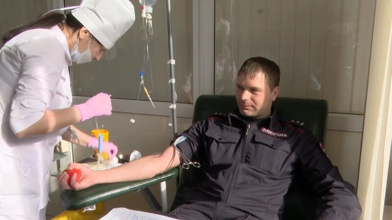 Инспектор южно-сахалинского отдела ГИБДД в 71-й раз пришел сдавать кровь