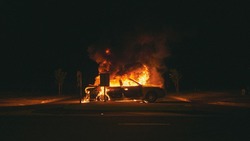 Сгоревшая машина, разгромленный парк, опрос сахалинцев: главные новости выходных