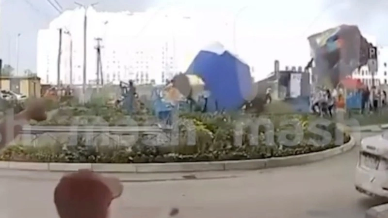 Сильный ветер унес батут с детьми в Уфе