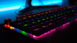 Мужчина украл игровую клавиатуру в компьютерном салоне Южно-Сахалинска