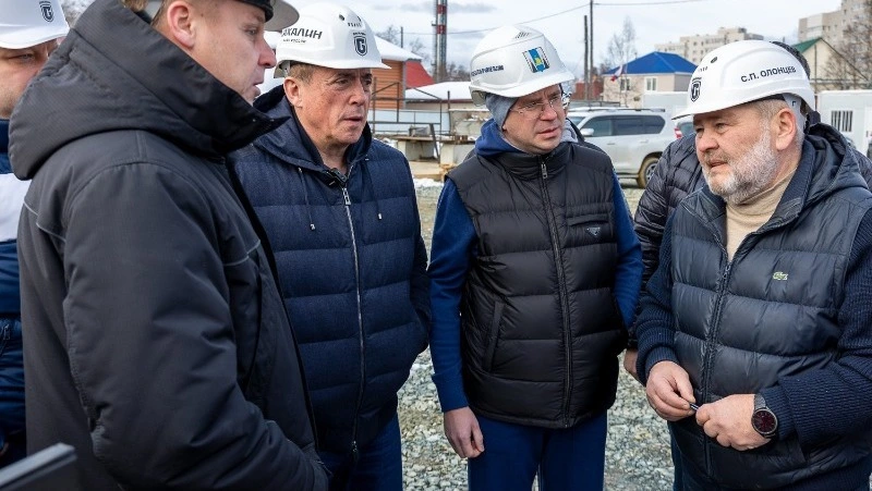 Губернатор Лимаренко проверил ход строительства улицы Горького в Южно-Сахалинске