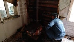 Огонь охватил дачный дом в Долинском районе 5 августа