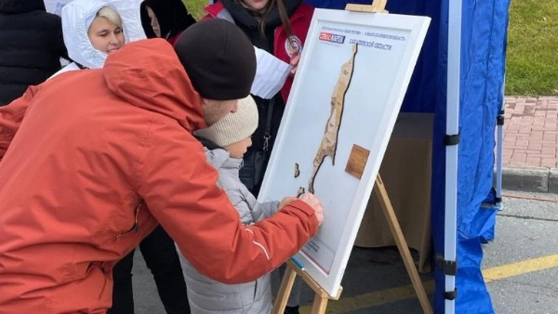 Квест в День народного единства прошел на площади в Южно-Сахалинске