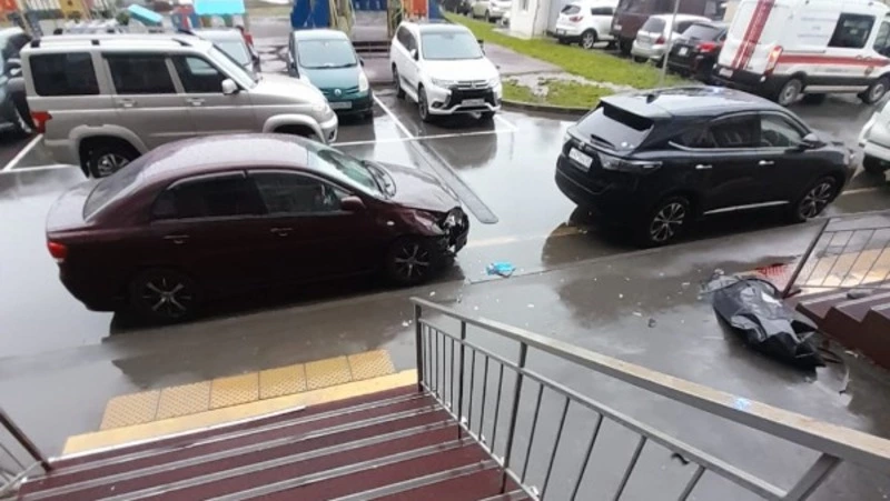 Девушка погибла при падении из окна в Южно-Сахалинске 10 августа