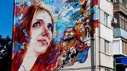 В Аниве художники раскрасят фасады домов яркими картинами