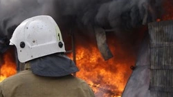 В Корсакове потушили заброшенный гараж на Артиллерийской