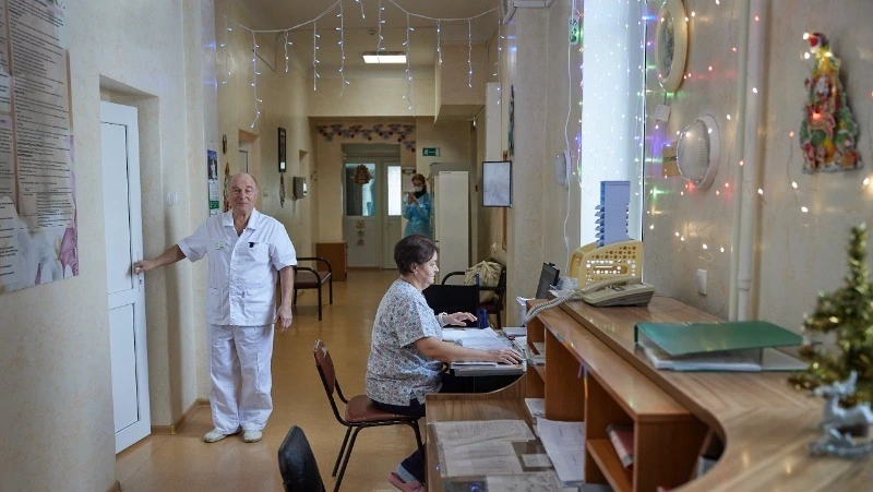 «На своем месте»: сахалинский акушер-гинеколог Михаил Акулов встретит Новый год на дежурстве