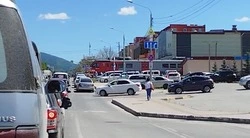 «Орлан» встал на ЖД-путях и перегородил движение автомобилей в Южно-Сахалинске