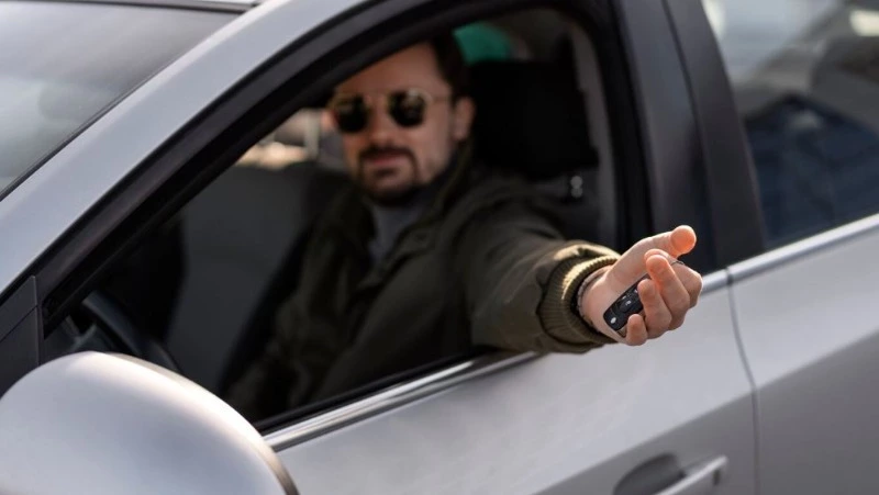 Мошенник продал арендованный автомобиль своему знакомому в Южно-Сахалинске