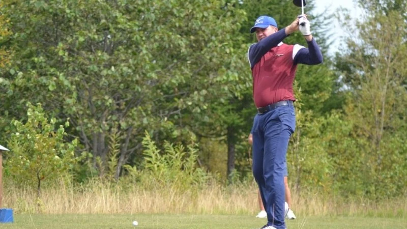 Стивен, Мэтт и Джон разгромили сахалинцев в гольфе на полях Анивского района