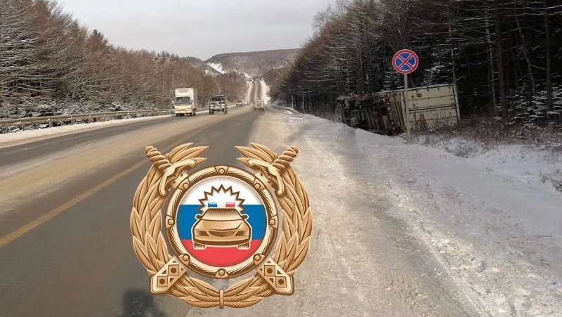 КамАЗ наехал на легковой автомобиль в Корсаковском районе 