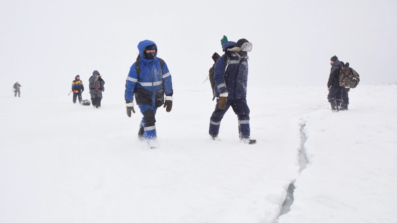 На юге Сахалина рыбакам опасно выходить на лед