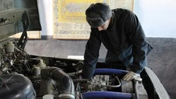 Сахалинские бойцы ВВО переводят военную технику на зимний режим эксплуатации