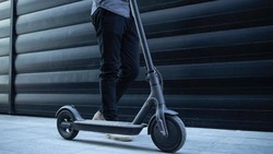 В Госдуме предложили рассказать школьникам о правилах езды на электросамокатах