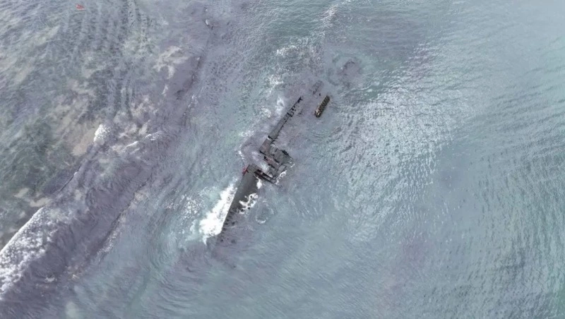 В Холмском районе утилизируют затонувшее более 30 лет назад судно 